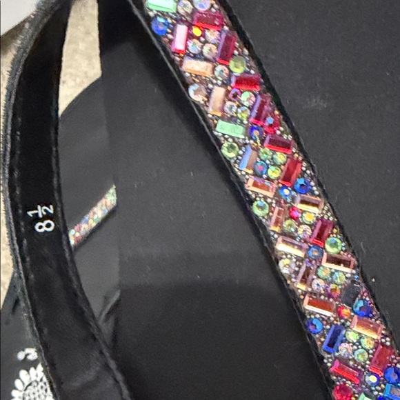 EUC. Size 8.5 Yellow Box Flip Flops - Picture 3 of 6